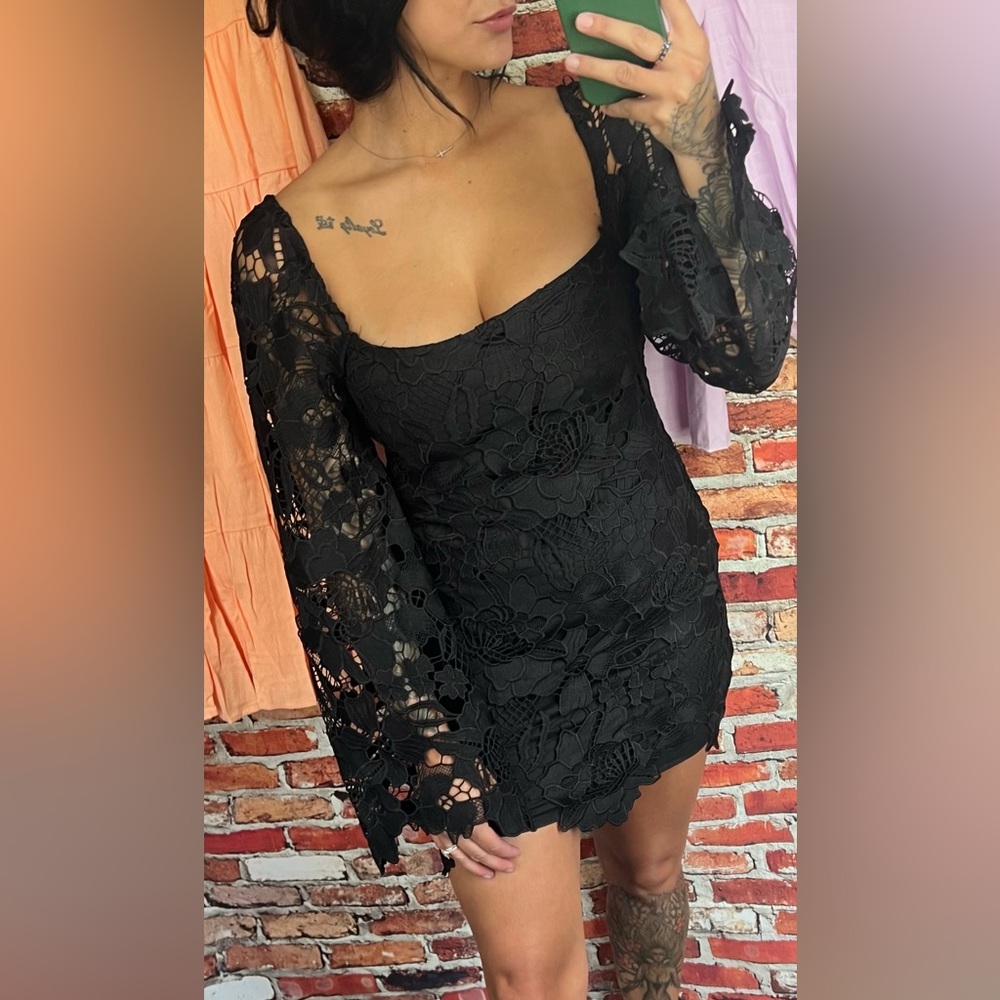 Black laced sleeve mini - perfect for date night